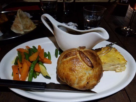 Vaima Polynesian Bar and Restaurant